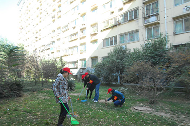 “文明示范日”赵王志愿者服务队义务清扫邯钢农林生活区
